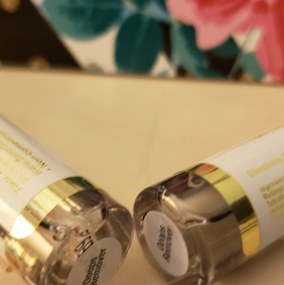 Oops makeup lip color remover